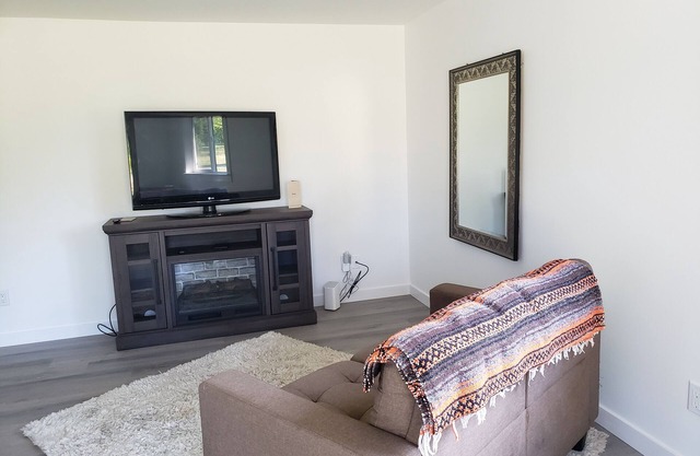 A private self contained cottage on a 2 acre farm.n