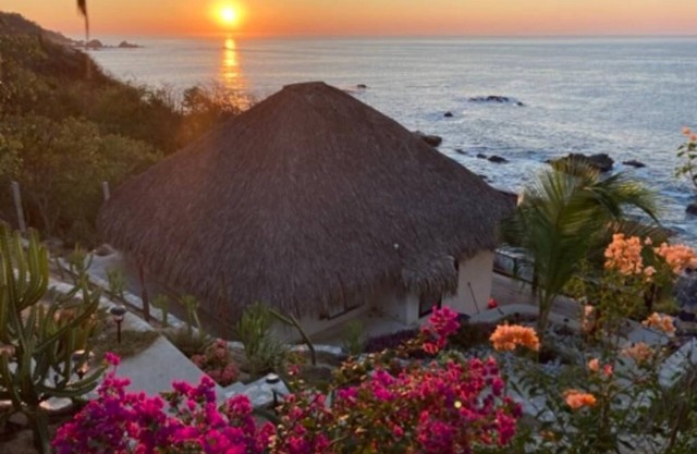 A quiet place away from society.W/virgin beaches just a few steps away from you