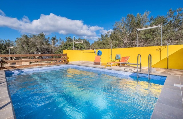 A quiet vacation home far away from everyday life awaits you near the river Ebro.