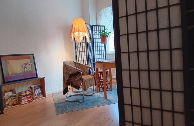 a ROOM is offered in my flat, i live here too. pls read the text carefully