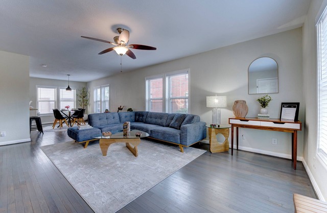 A Serene 2-bedroom home with private fence and gate in vibrant Houston