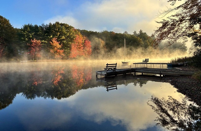 A serene lake house to escape the day-to-day!