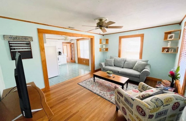 A slice of paradise 1/2 btw downtown & beaches ⛱