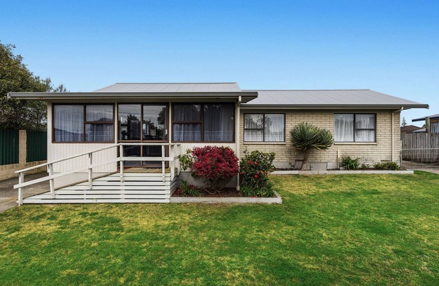 A Stones Throw - Coastlands Holiday Home