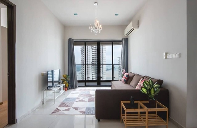 A Stylish 2BR Suite, Water Views, Free Parking