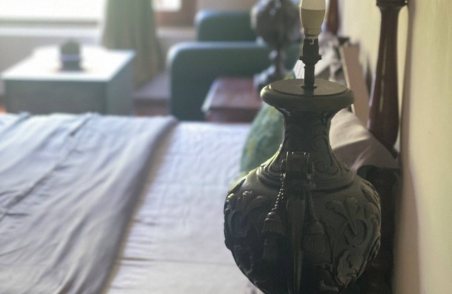 A tranquil sojourn in the heart of the city. A spacious duplex with large rooms.