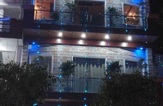 A very beautiful home stay on the nice location and very near to the Taj Mahal.