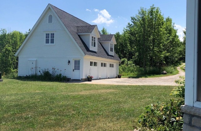 A very special getaway in a private Coach House in the Purple Hills of Creemore