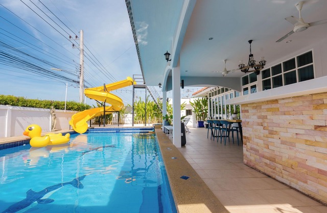 A villa in the heart of Hua Hin, 2.5 km from Beach with a private swimming pool.