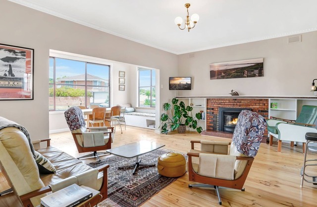 A-Wave from it All - 1960's Chic