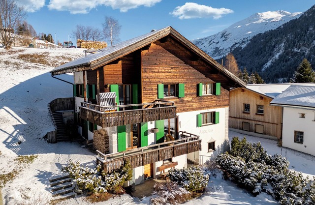 A&Y luxury chalet with sauna & whirlpool, ideal for families & nature lovers in Davos
