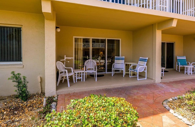 A105 fabulous location, just off Flagler Ave!