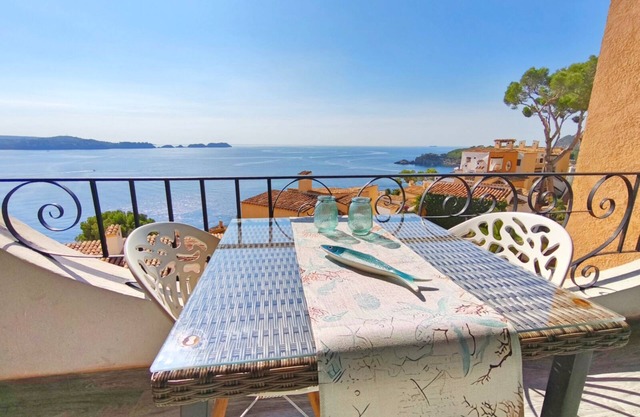 A3671 Sea view apartment for 3 people in Cala Fornells