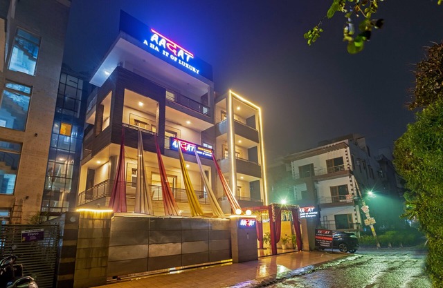 Aadat Hotel Subhash Chowk Gurgaon