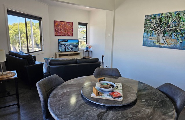 Aart Apartments Port Lincoln, Accommodation in the CBD, 100m from the beach.