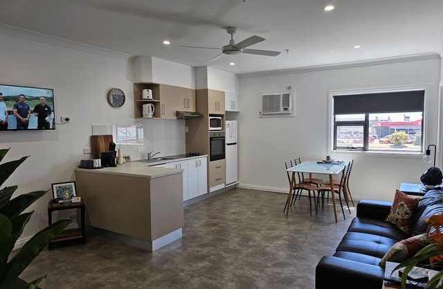 Aart Apartments Port Lincoln, Accommodation in the CBD, 100m from the beach.