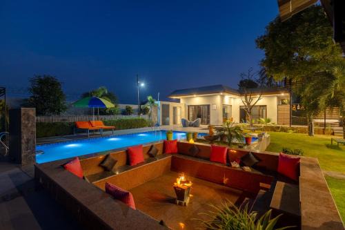 Aarul Farm - Poolside Living with Gazebos