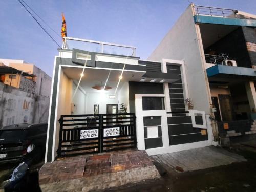 Aashvi Home Stay Ujjain