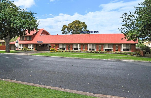 AAt 28 Goldsmith Motel