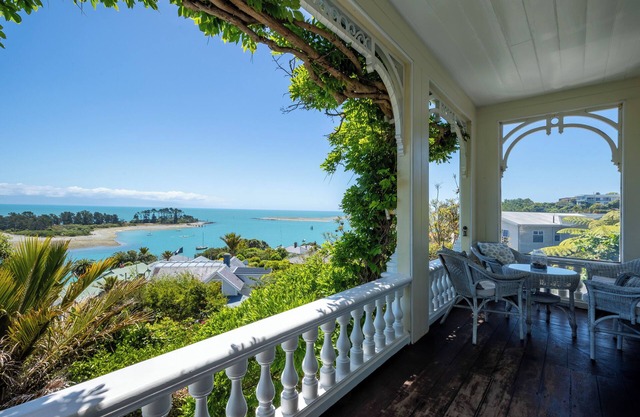 'Abel Abode -Te Whare Rangi' - Private Room in Nelson Waterfront