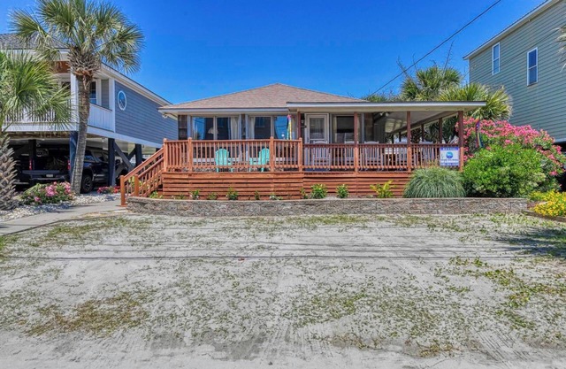 Abernethy Cottage - Three Bedroom, Two Bath Second Row Beach House