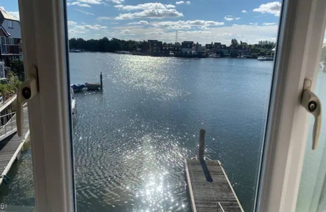 Abingdon House - 4 BR on the Marina