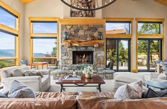 Abode at Oak Haven | Winter Special - Stunning & Spacious Mountain Retreat