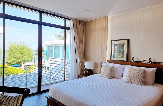 Absolute Beachfront - 4 Bedrooms Pool Villa