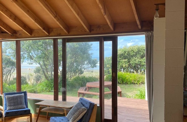 Absolute beach front - Waimarama Holiday Home