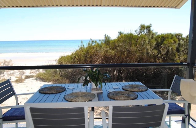 Absolute beachfront 2 bedroom unit Sandy Feet 3