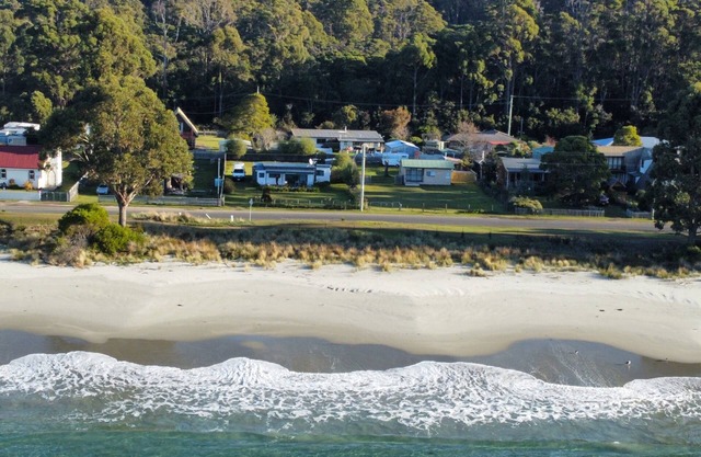 Absolute Beachfront Adventure Bay