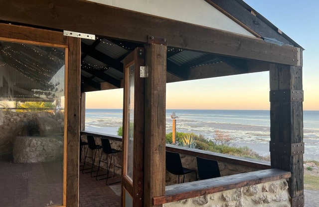 Absolute Beachfront Holiday House with unrestricted Seaview's- Corny Point