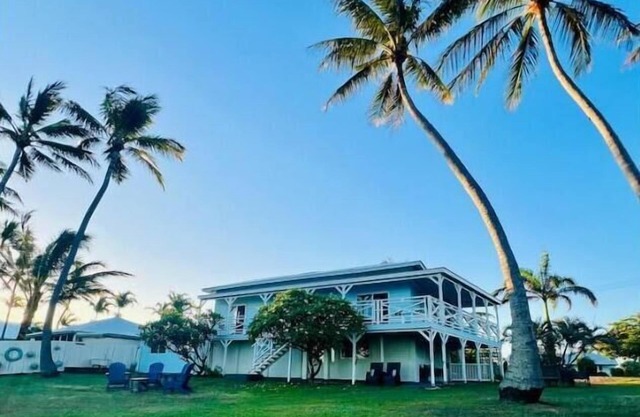 Absolute Beachfront Bowen Beach House-family time