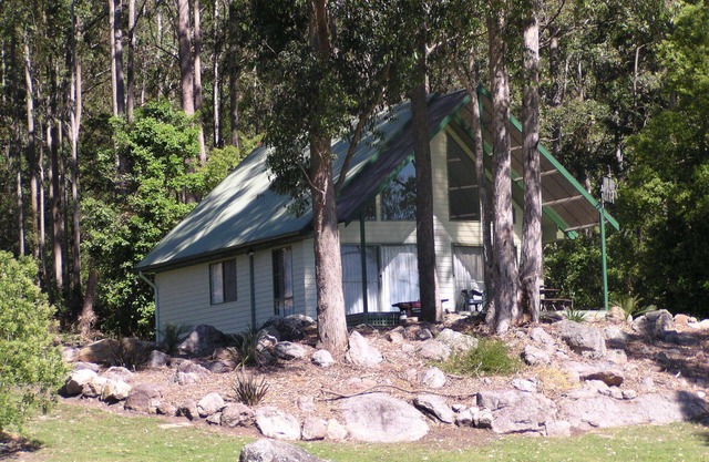Absolute Waterfront - Waratah Chalet at Shoalhaven Lodge