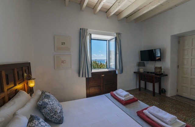 Abuelos, Sea Views -Casa Rural Caleton del Golfo