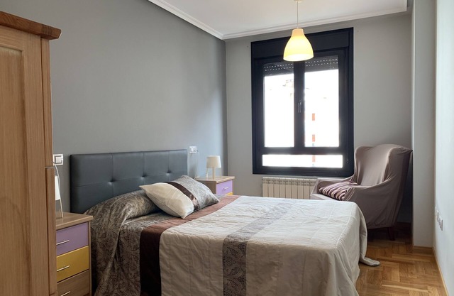 Accommodation for 6 near the coast and Oviedo