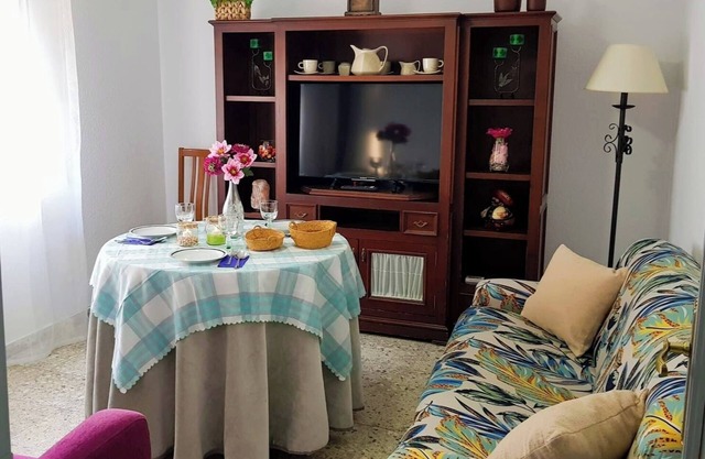 ACCOMMODATION MARIA (20 KM FROM SIERRA NEVADA AND 7 KM TO GRANADA)