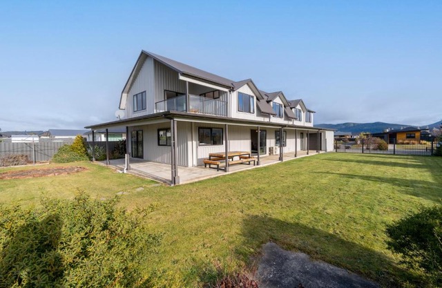 Acheron Homestead - Te Anau Holiday Home