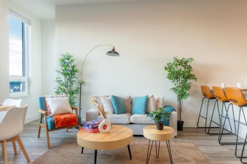 Act Now and Book 2-Queen Bed with NYC View! FREE Parking, Near Train Station