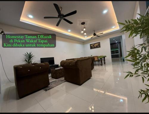 Adam's Nur Homestay Taman D Razak Wakaf Tapai