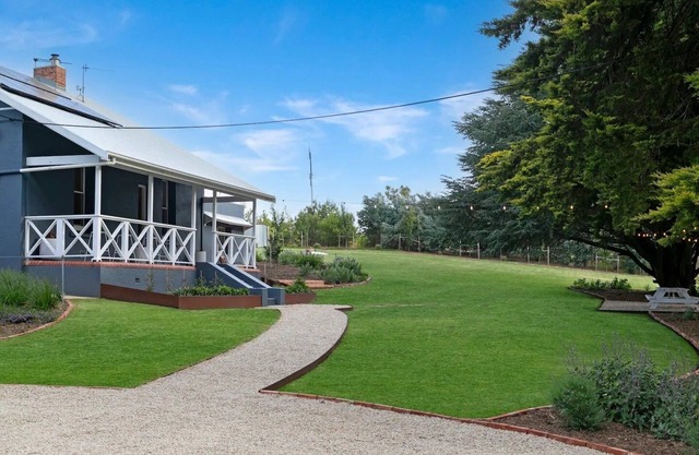 Adelaide Hills Luxury Cottage