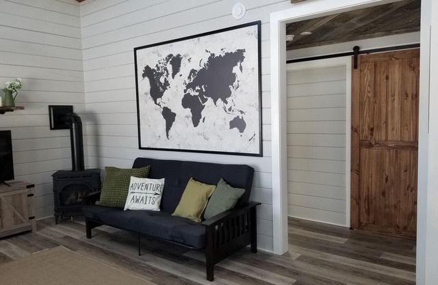 Adonai Cozy Cottage 5 retreat w/mountain views, 10 min from Cabot Trail