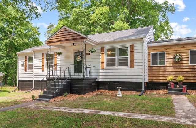 Adorable 3 bedroom home in the heart of Eden!