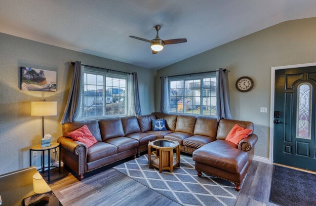 Adorable Alcove 2 Bedroom Escape Sleeps 4