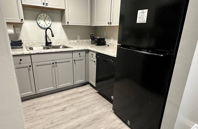 Adorable Boho Style 2/1 Apt