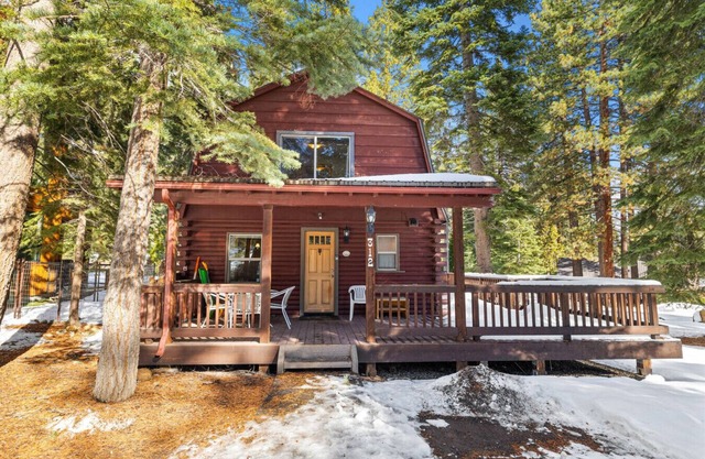 Adorable Cabin 5-min walk to beach! Dog friendly!