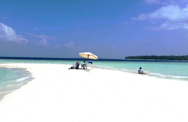 Adroit Beach Inn