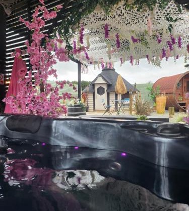 ADULT ONLY relax escape apartment hottub