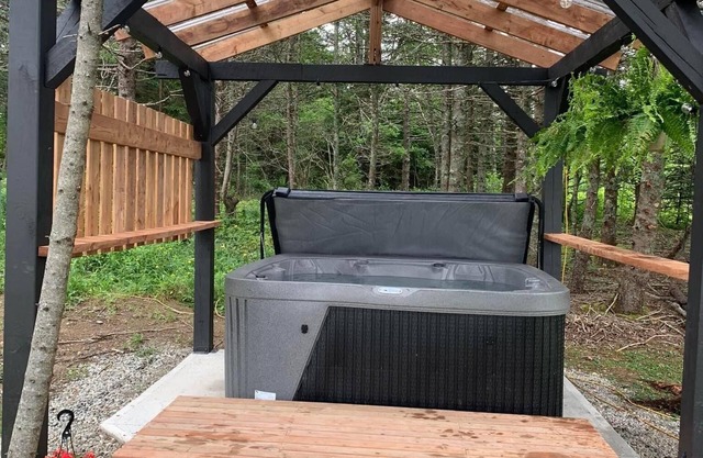 Adventure Cabin too! nCosy cabin on lake edge