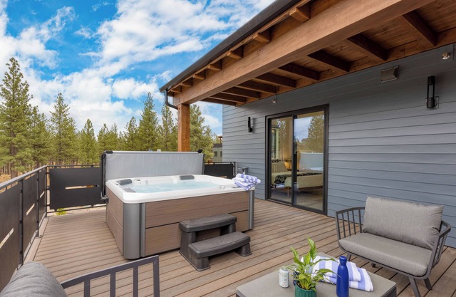Aerie Chic 4 Unit Buyout | 10BDR | Hot Tub + Mountain Views | Mins to Downtown